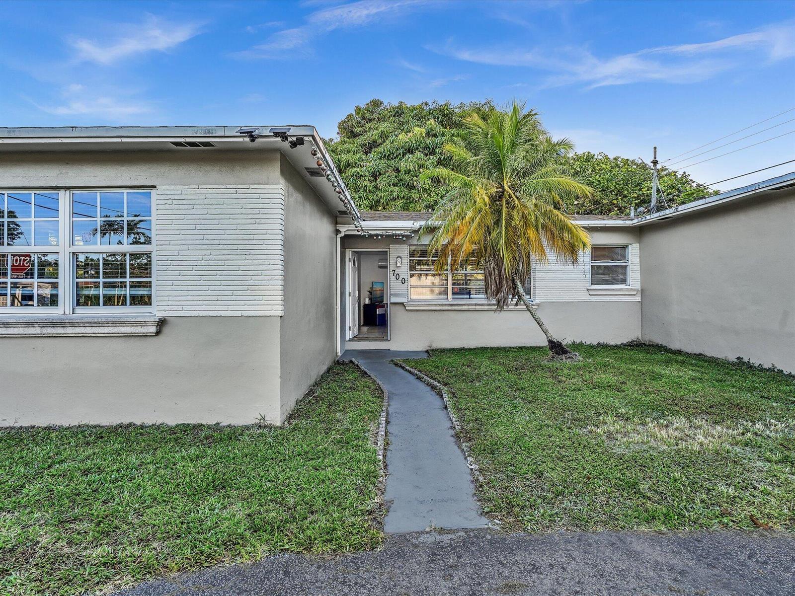 700 SW 5th Court, Hallandale Beach FL 33009 photo 4
