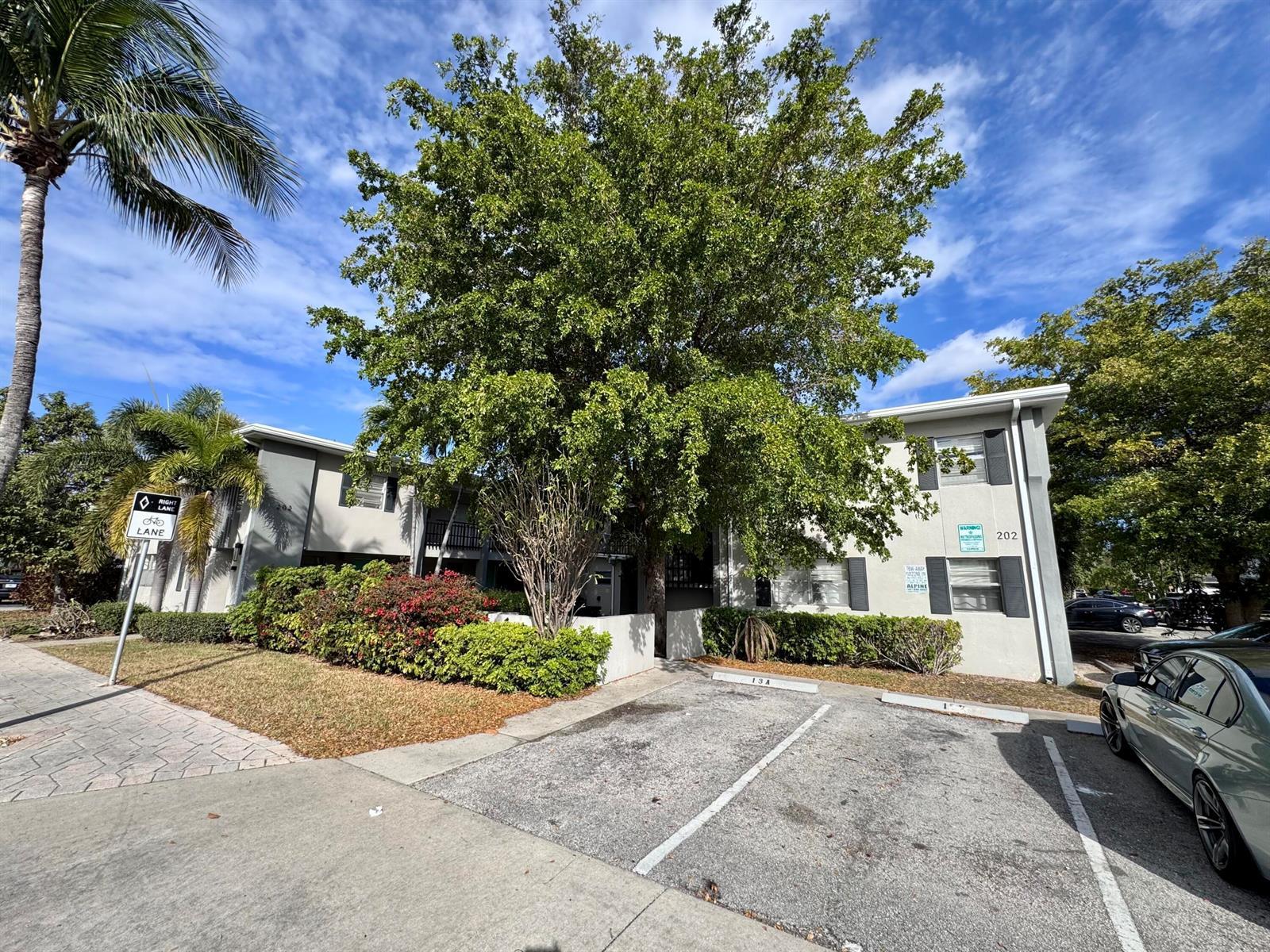 202 Lucerne Avenue Unit 12, FL 33460
