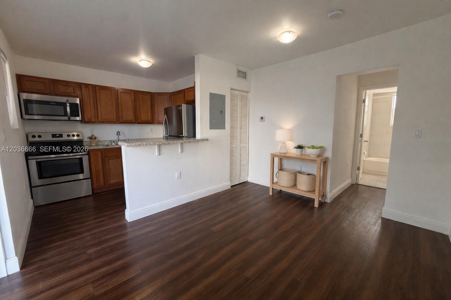 540 NW 7th St # 27, Miami FL 33136 photo 2