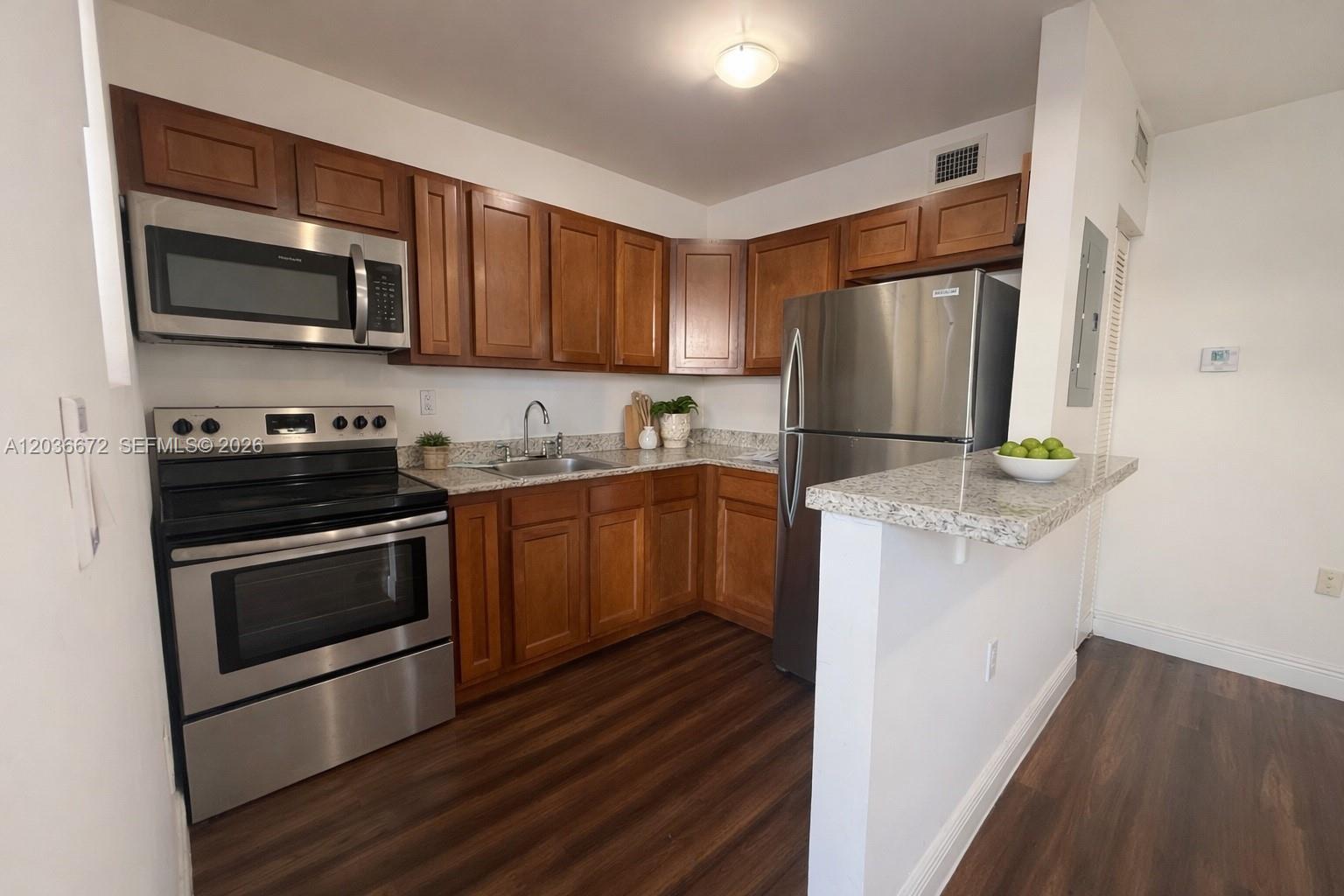 540 NW 7th St # 4, Miami FL 33136 photo 3