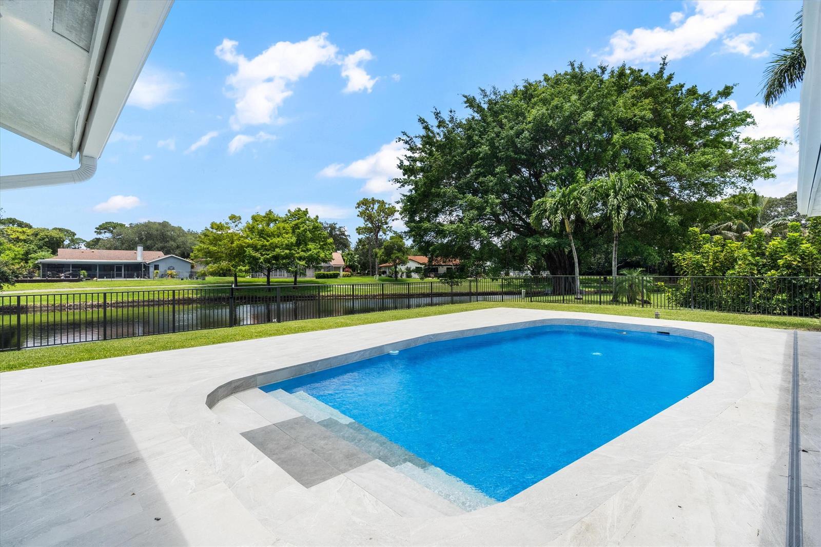 2413 NW 26th Street, Boca Raton FL 33431 photo 2