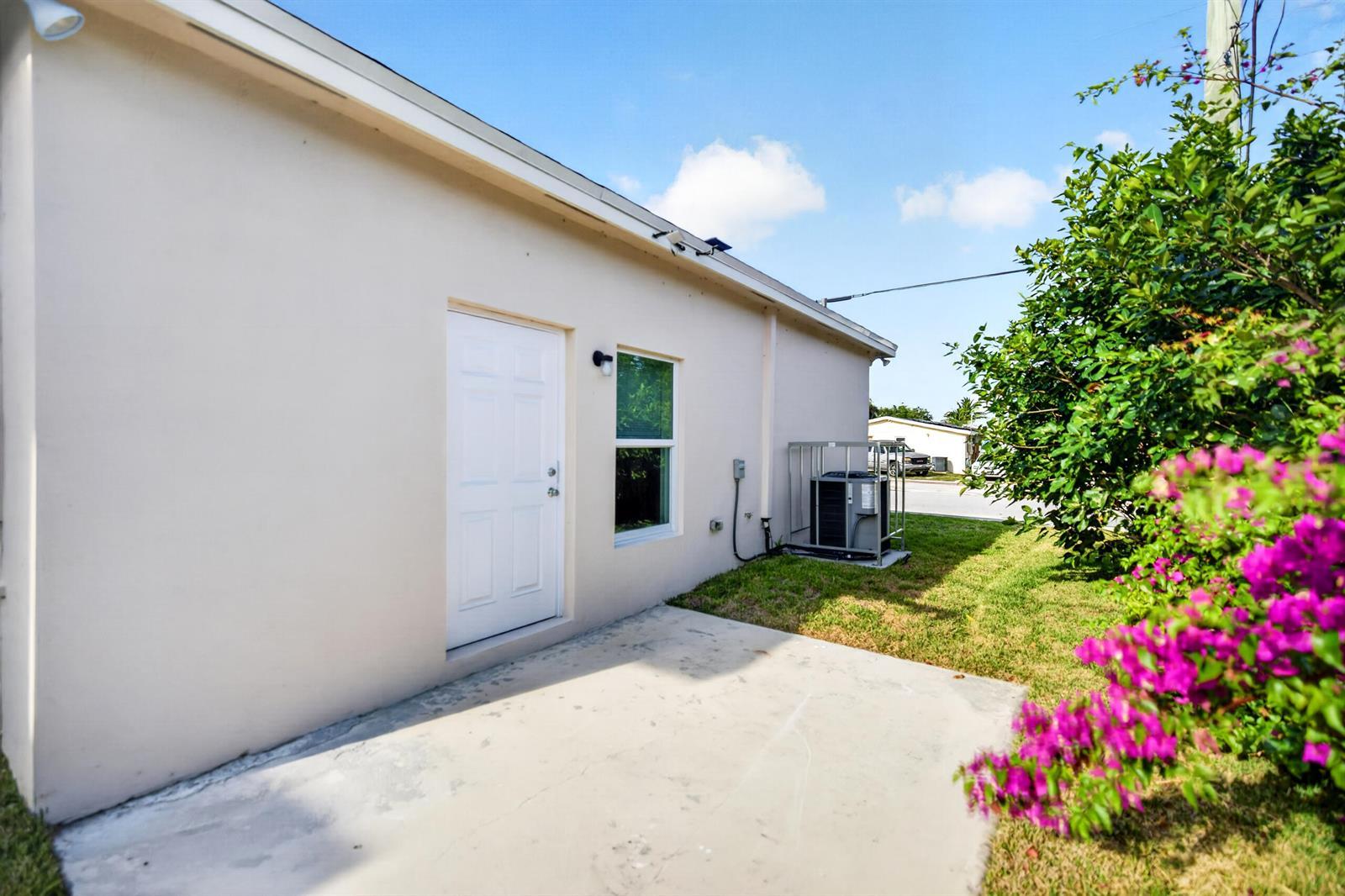 402 NW 12th Avenue, Boynton Beach FL 33435 photo 4