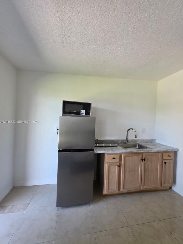 Miami, FL 33175 photo 3