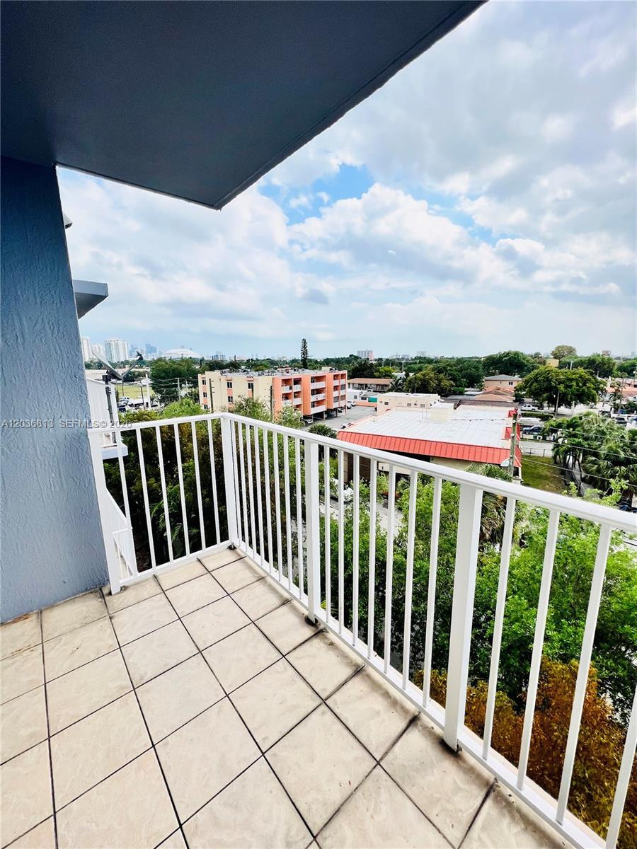 2415 NW 16th St Rd # 1, Miami FL 33125 photo 2