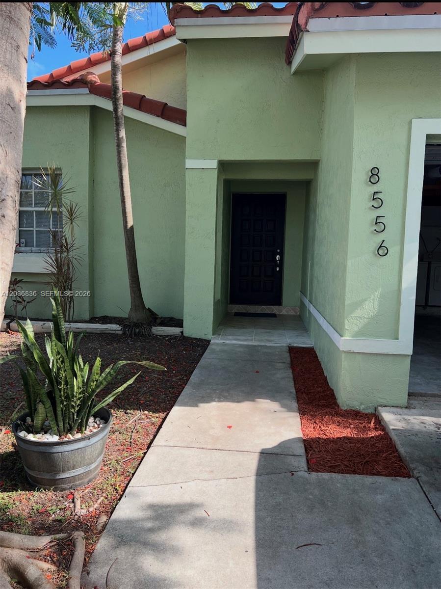 8556 SW 210th Ter, Cutler Bay FL 33189 photo 2