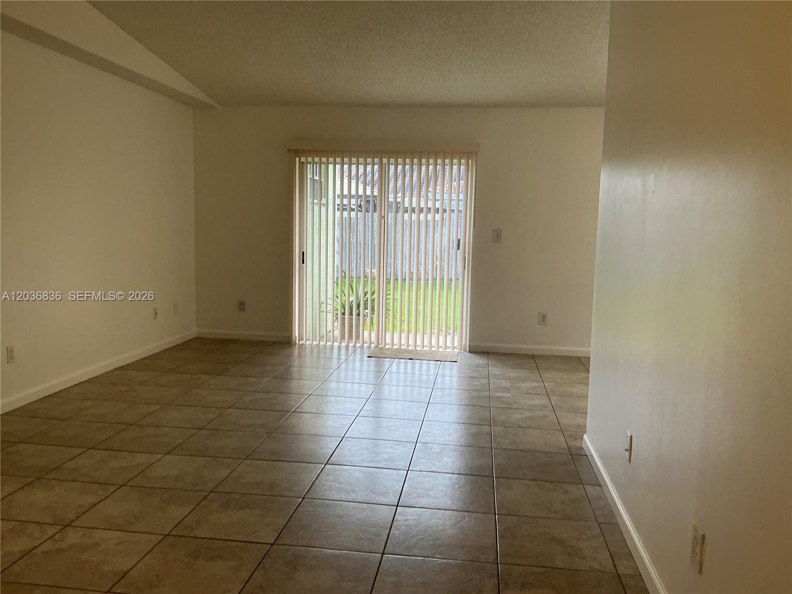 8556 SW 210th Ter, Cutler Bay FL 33189 photo 4