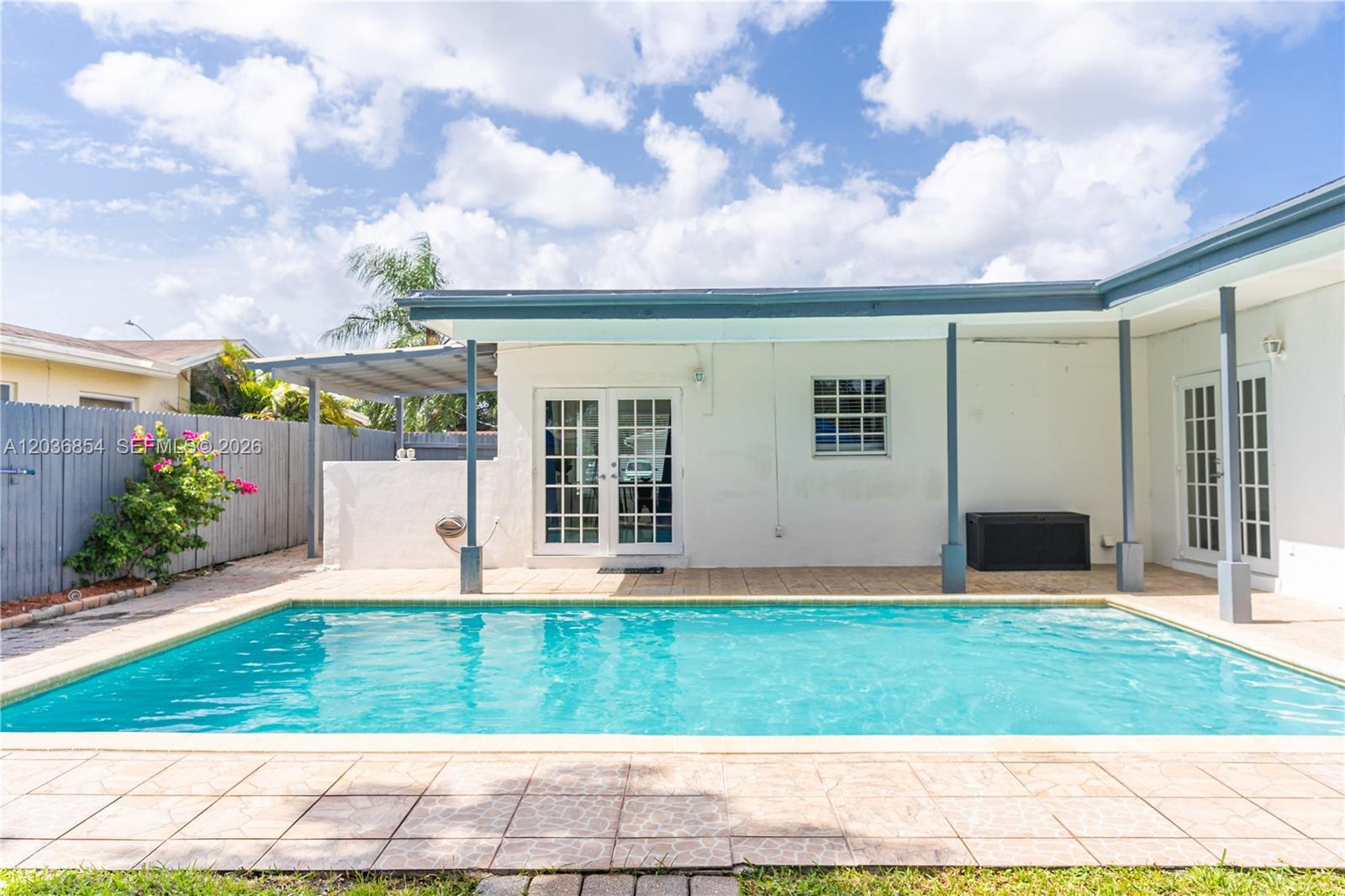 6452 Custer St, Hollywood FL 33024 photo 2