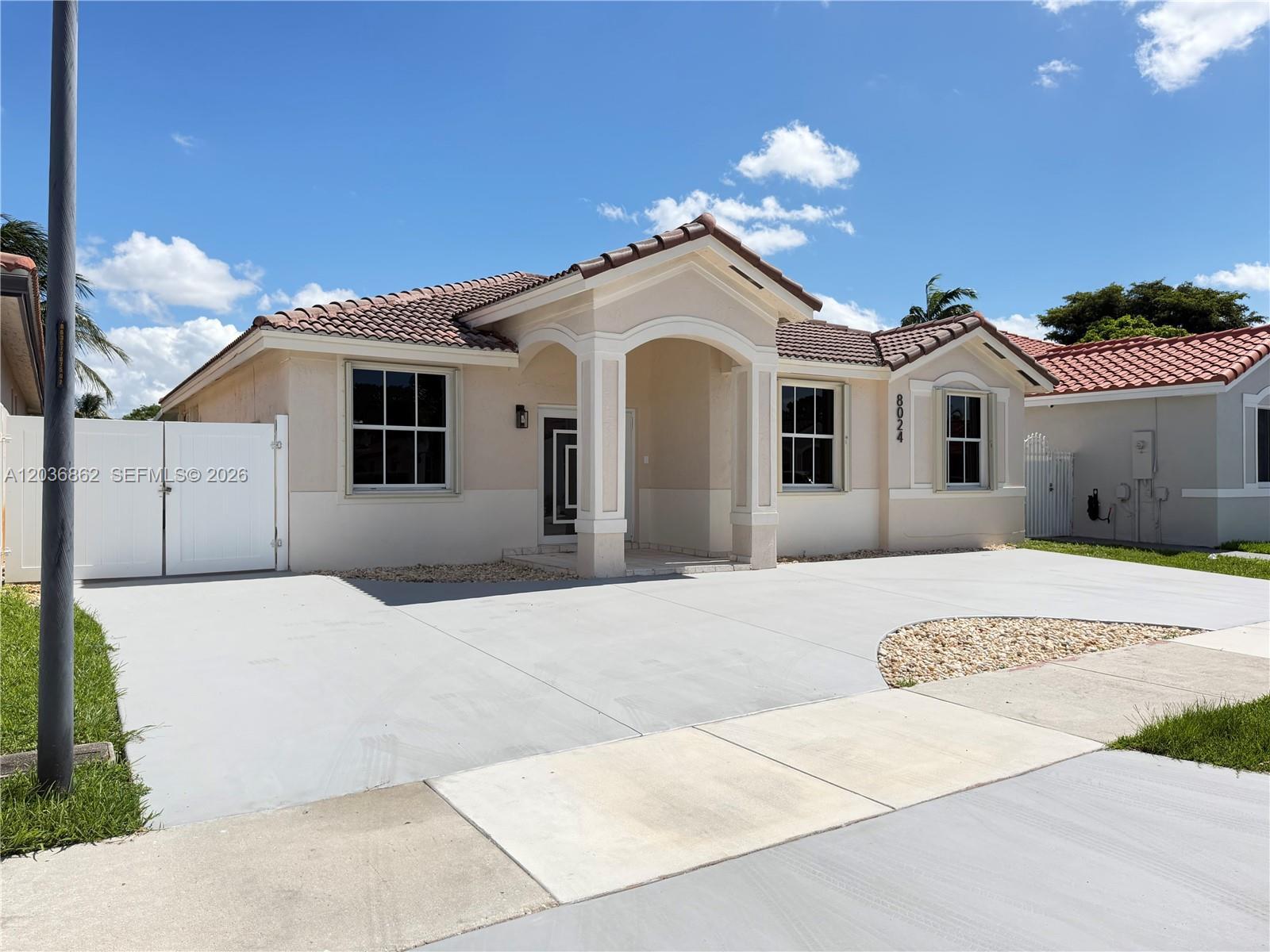 8024 NW 198th Ter, Hialeah FL 33015 photo 2