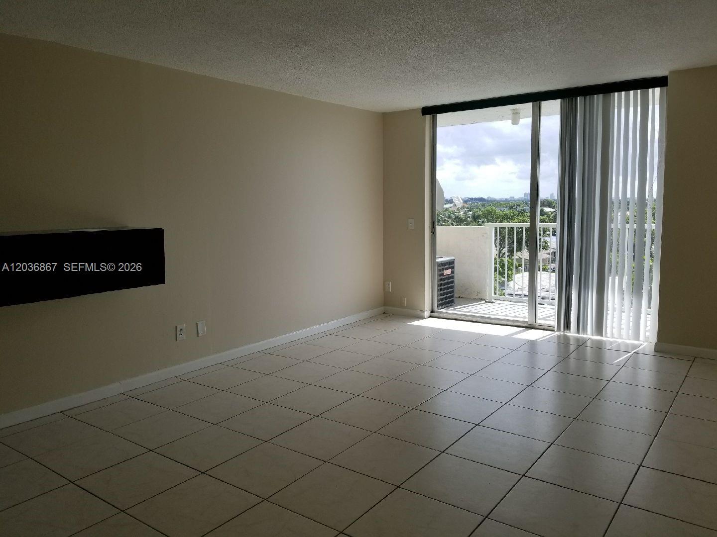North Miami, FL 33181 photo 3