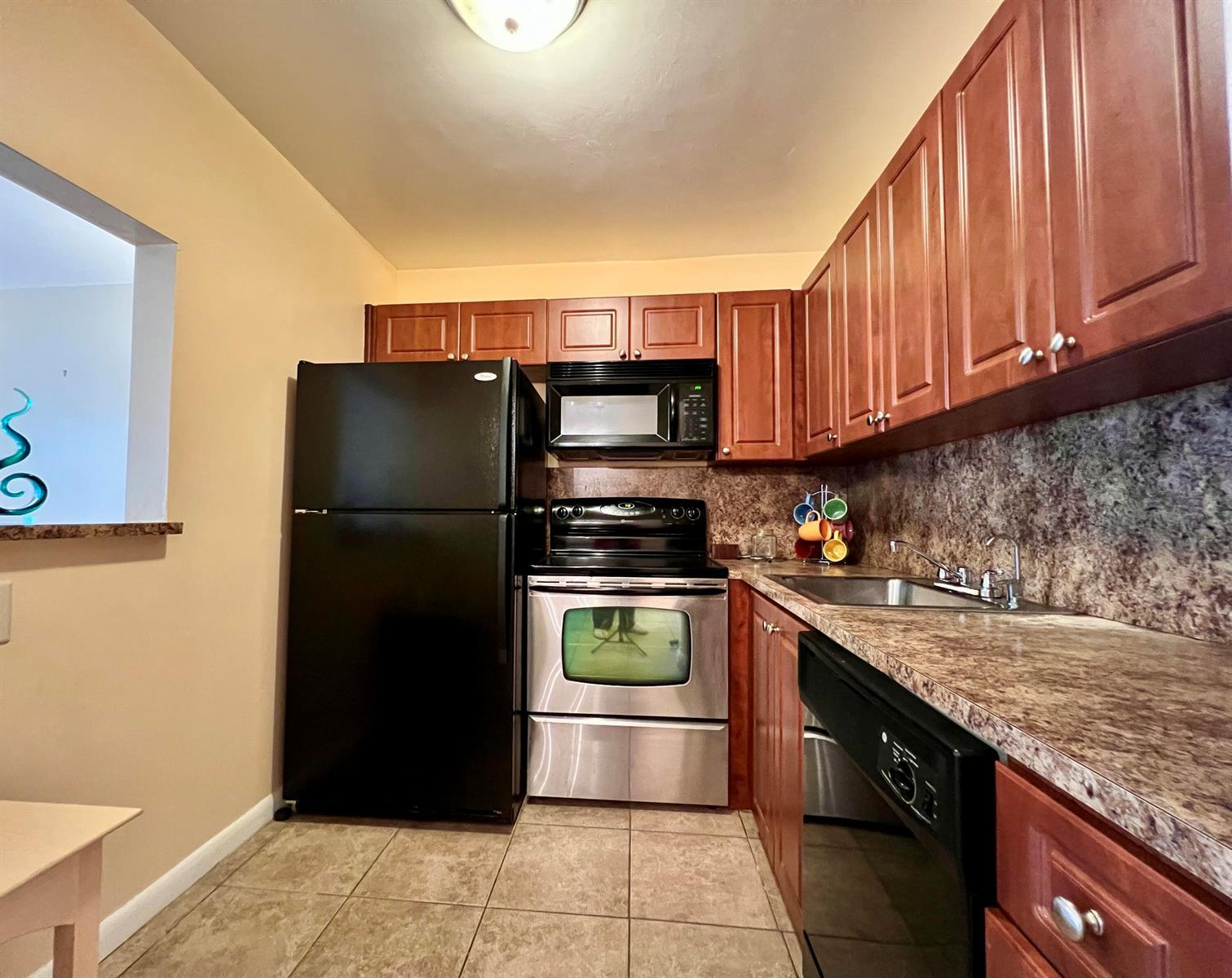 142 Cambridge F, West Palm Beach FL 33417 photo 2