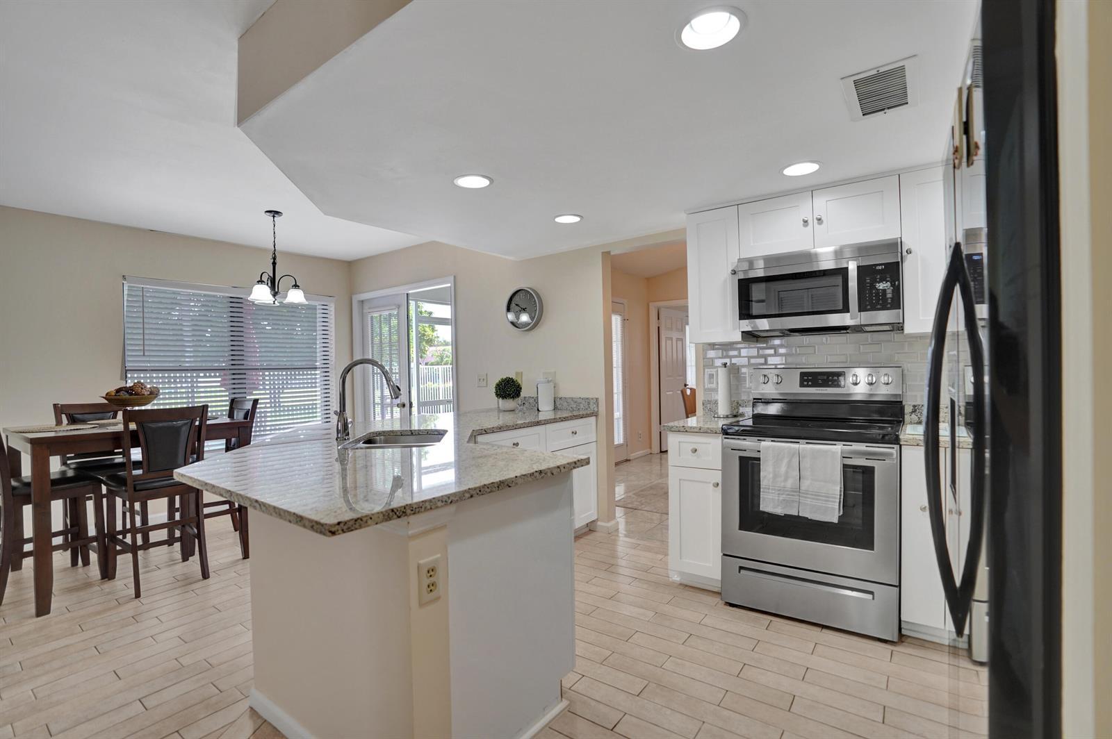 86 Las Brisas, Boynton Beach FL 33426 photo 4