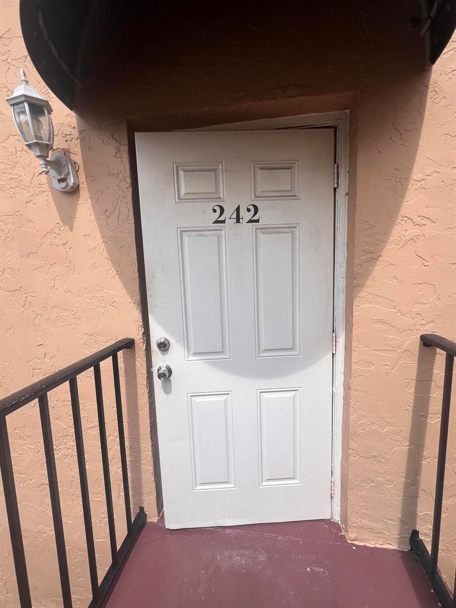 6061 N 10th Ave Avenue N # 242, FL 33463