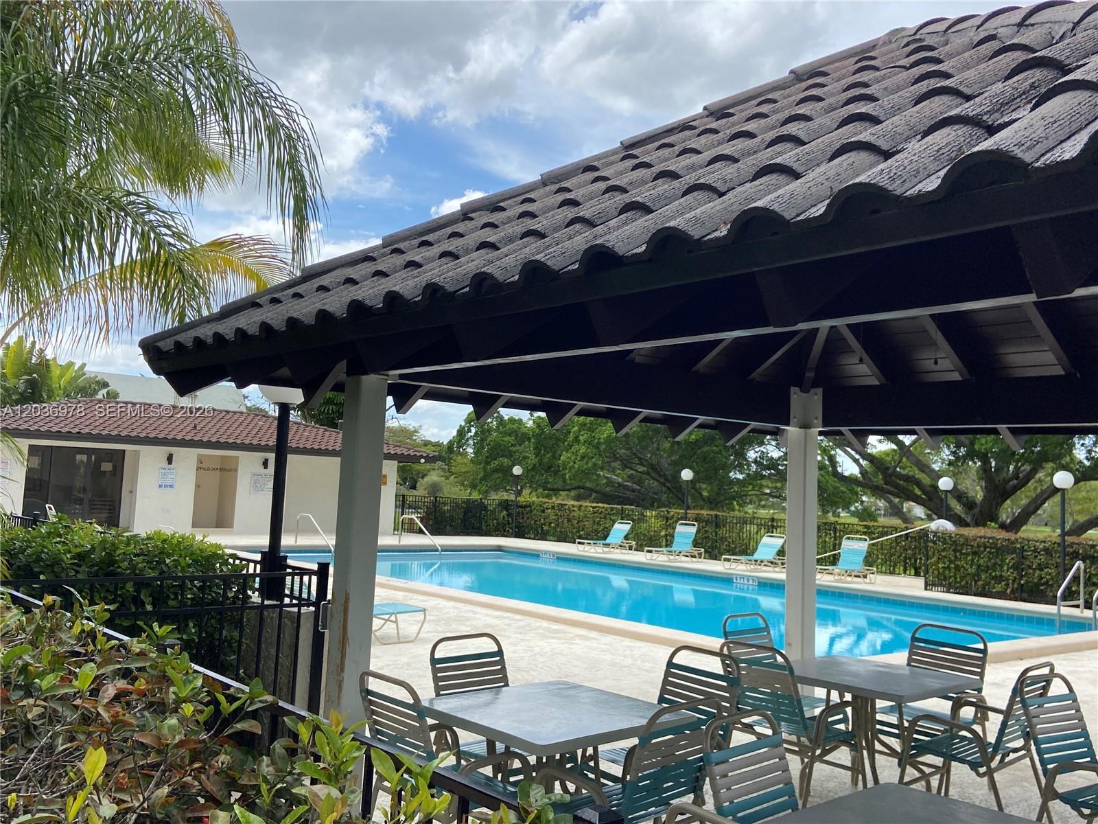 Miami, FL 33173 photo 2