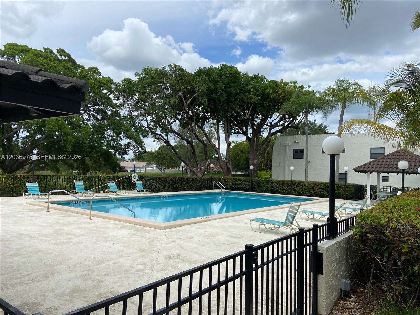 Miami, FL 33173 photo 3