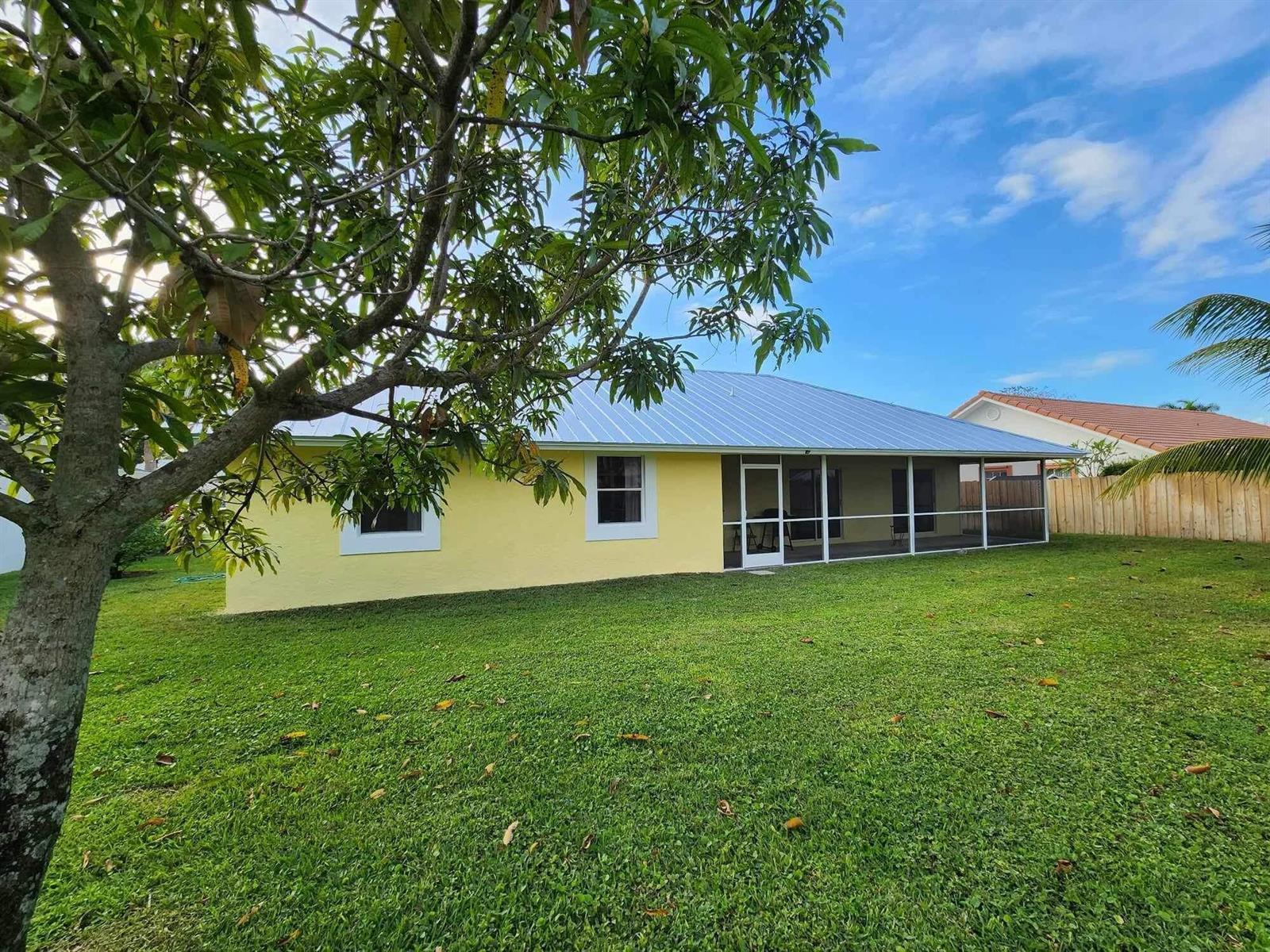 1750 Primrose Lane, Wellington FL 33414 photo 2
