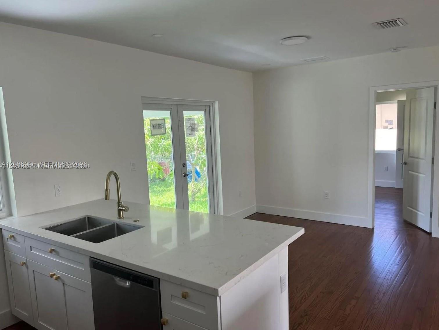 2250 SW 21 St, Miami FL 33145 photo 5