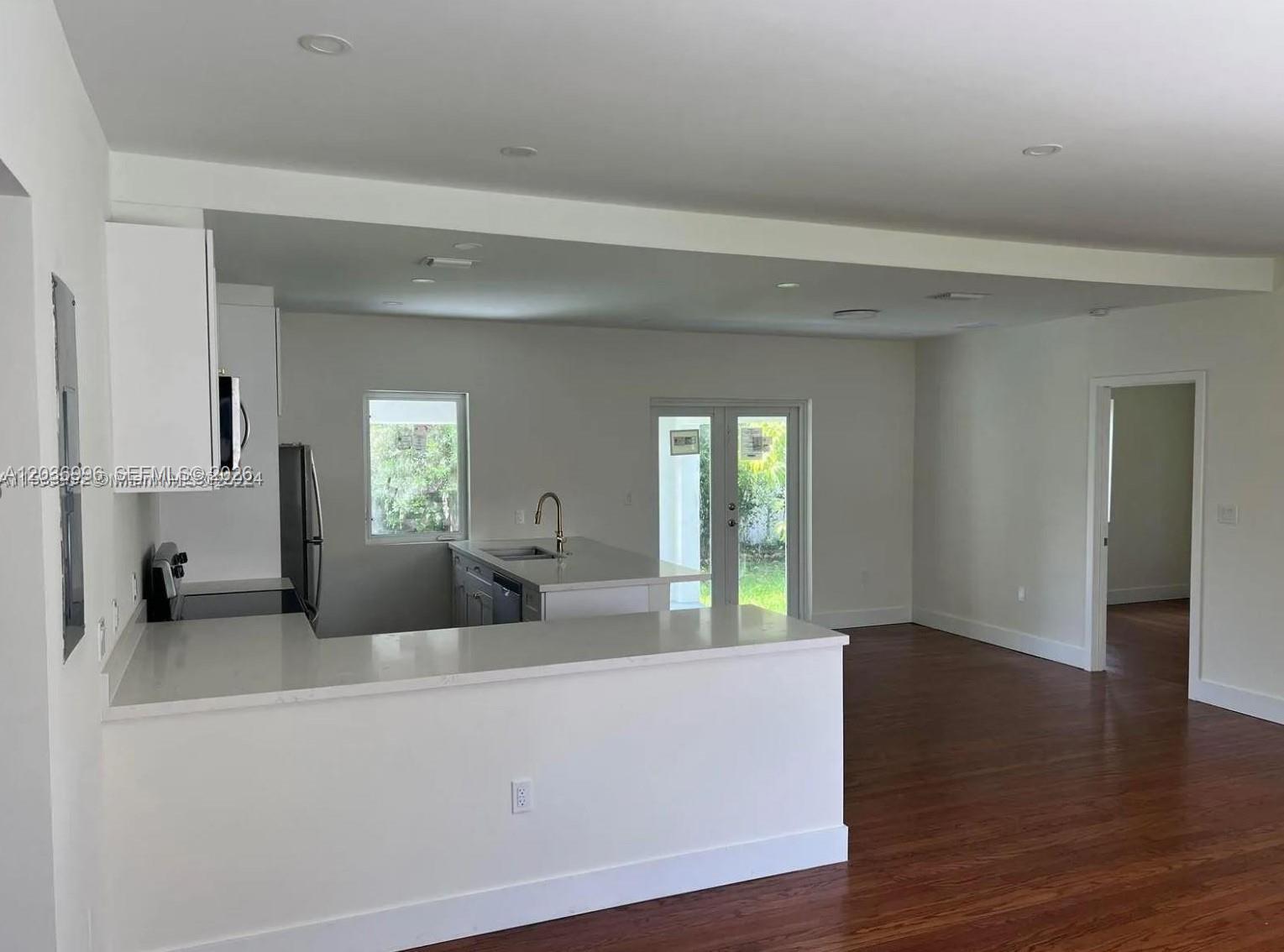 2250 SW 21 St, Miami FL 33145 photo 4