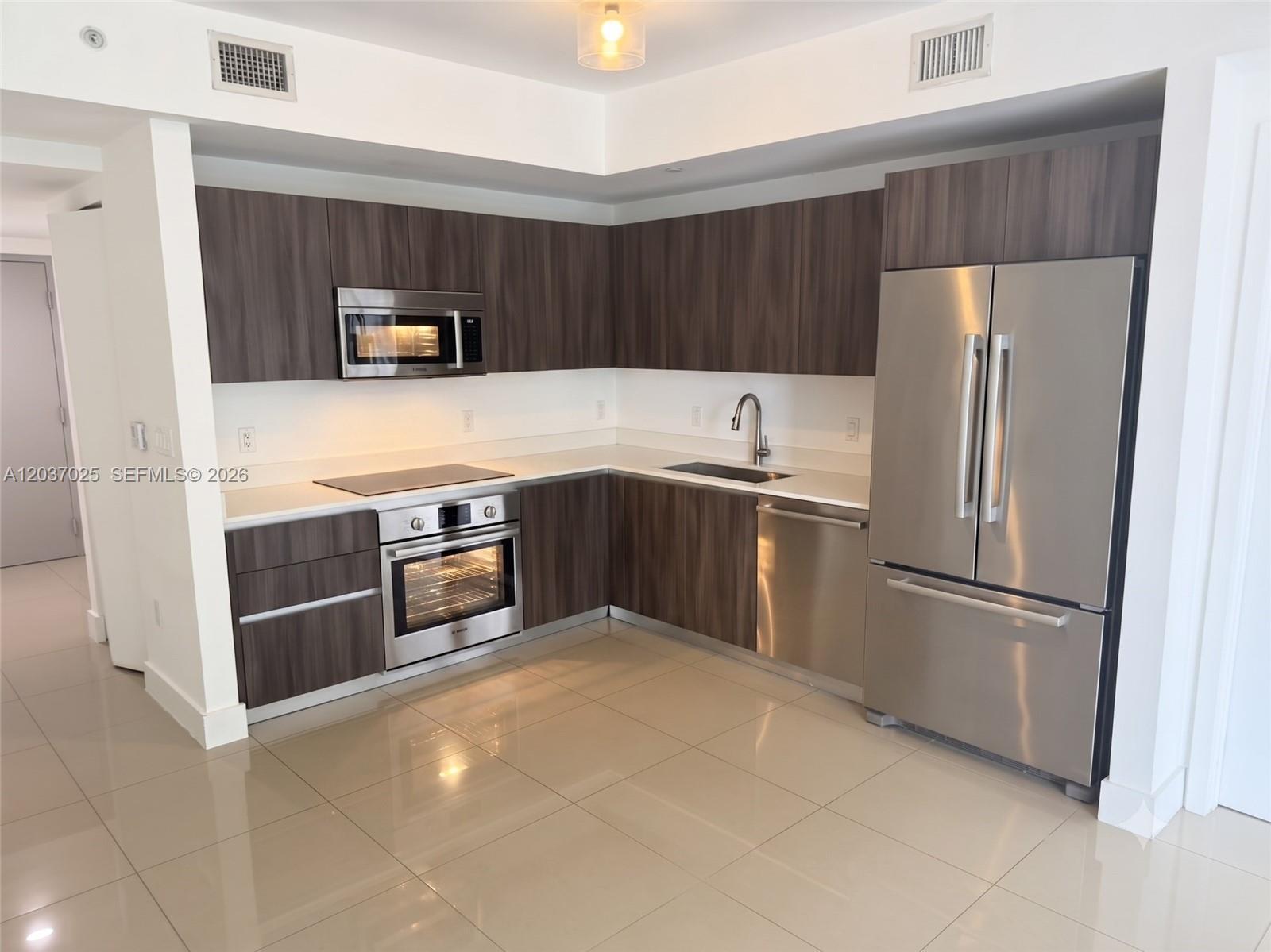 488 NE 18th St # 3102, Miami FL 33132 photo 2