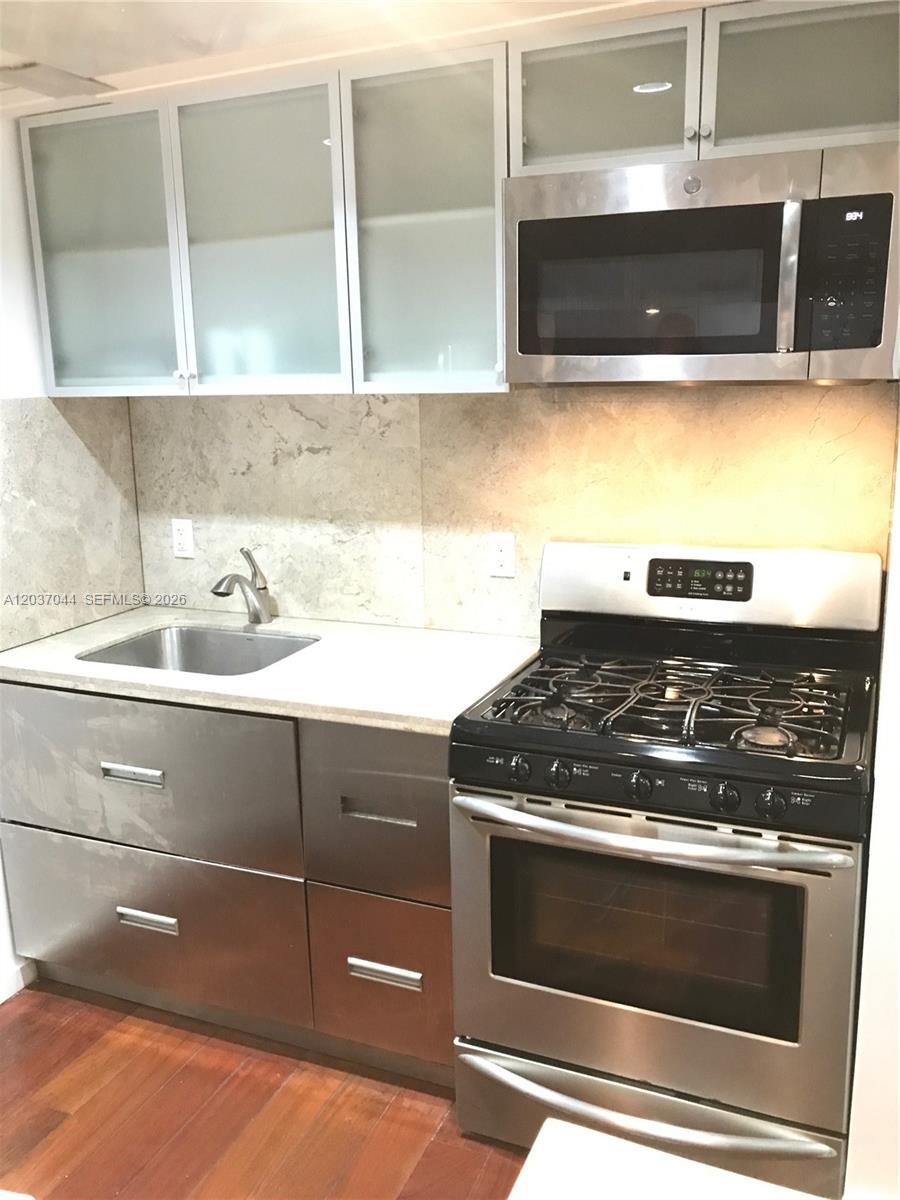 731 6th St, Miami Beach FL 33139