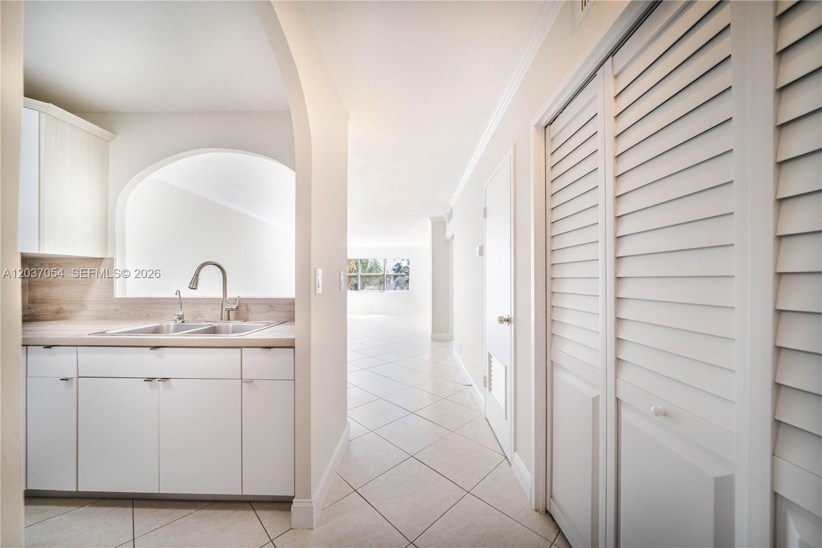 2555 NE 11th St # 310, Fort Lauderdale FL 33304 photo 2