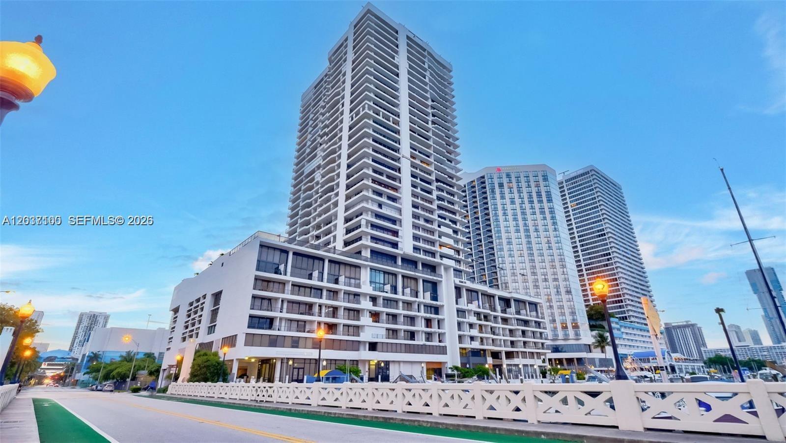 555 NE 15th St # 17E, Miami FL 33132 photo 3