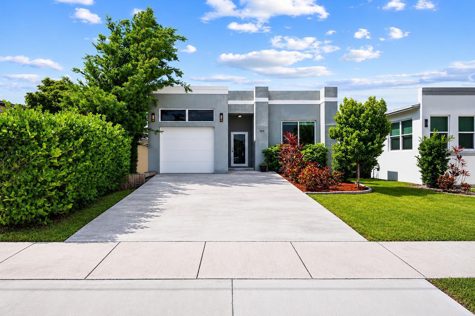 160 NE 35th Street, Oakland Park FL 33334