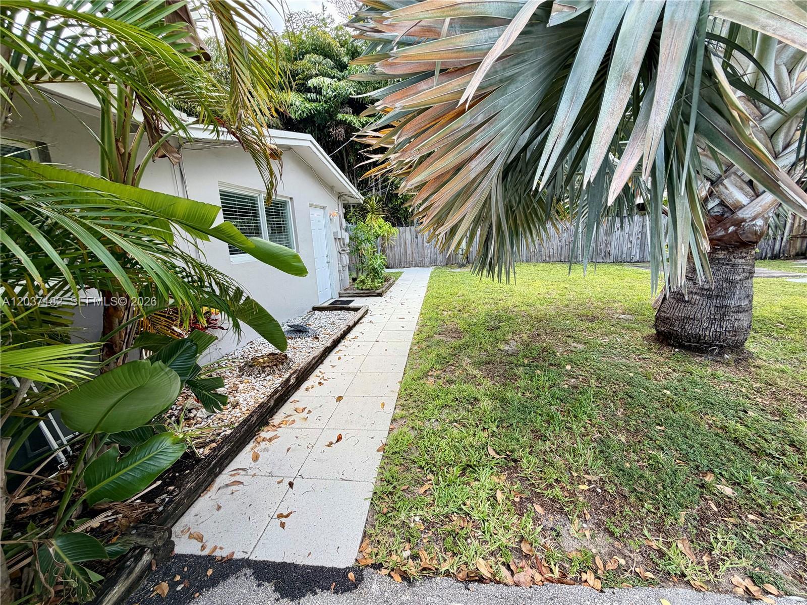 2809 NE 6th Ln # 2809, Wilton Manors FL 33334 photo 2