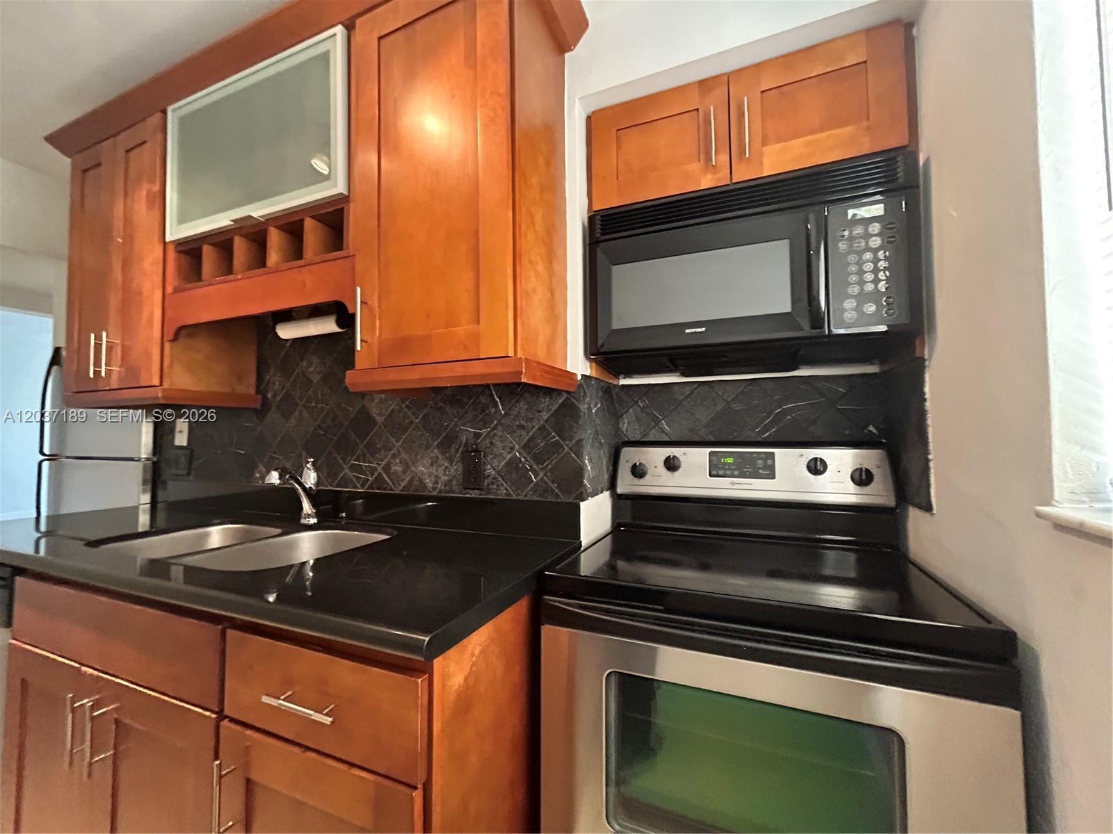 2880 Pine Tree Dr # 5, Miami Beach FL 33140