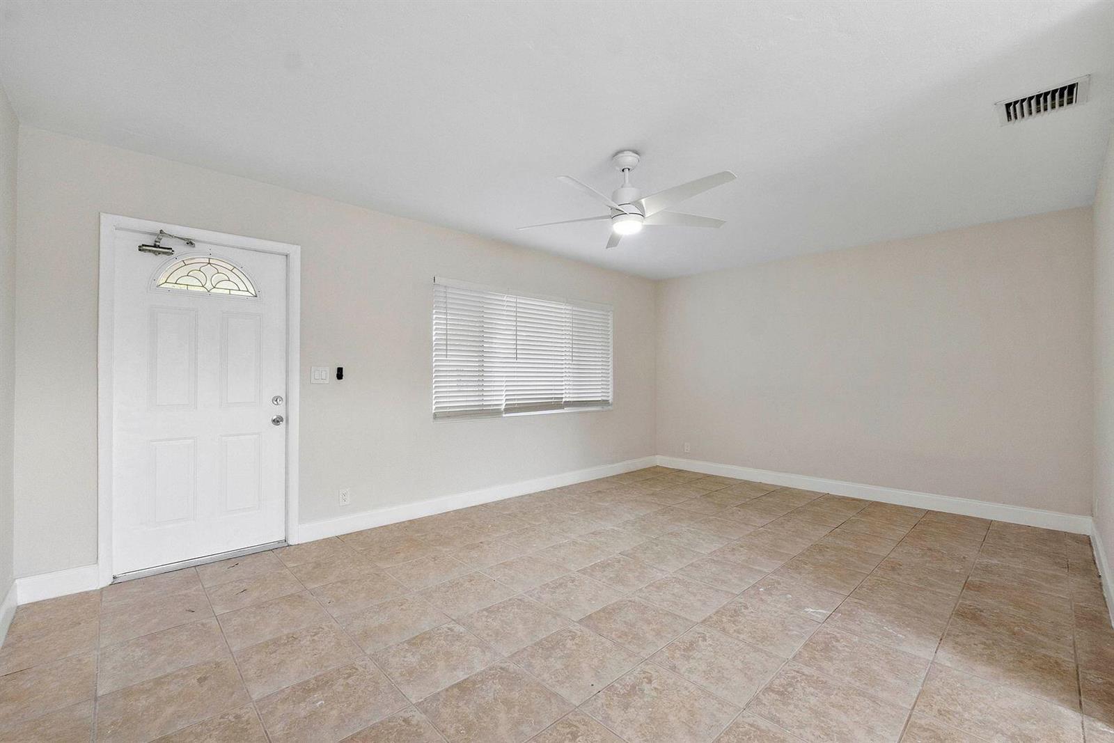 4650 NE 1st Terrace, Oakland Park FL 33334 photo 4