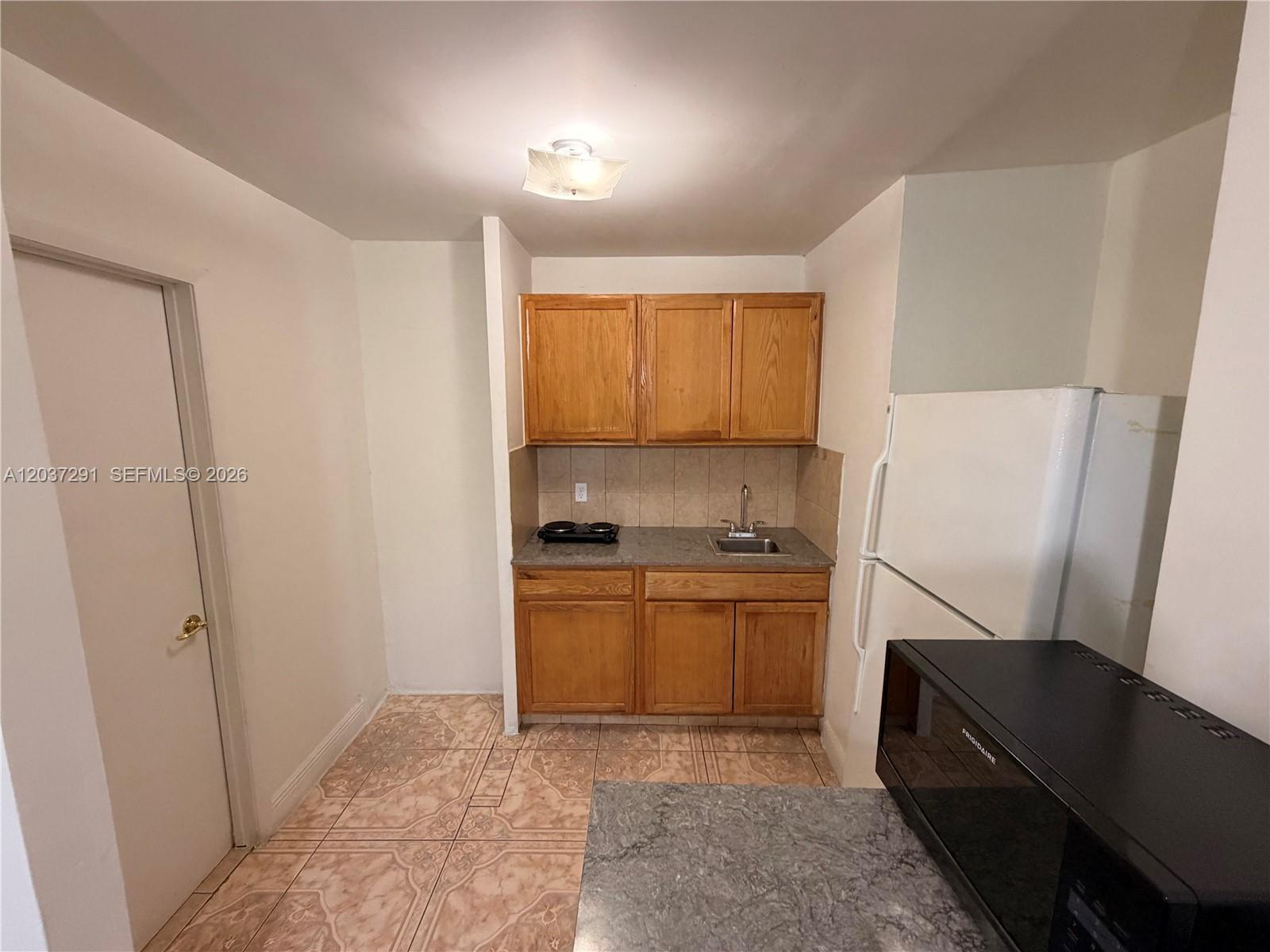 505 E 18th St, Hialeah FL 33013 photo 2