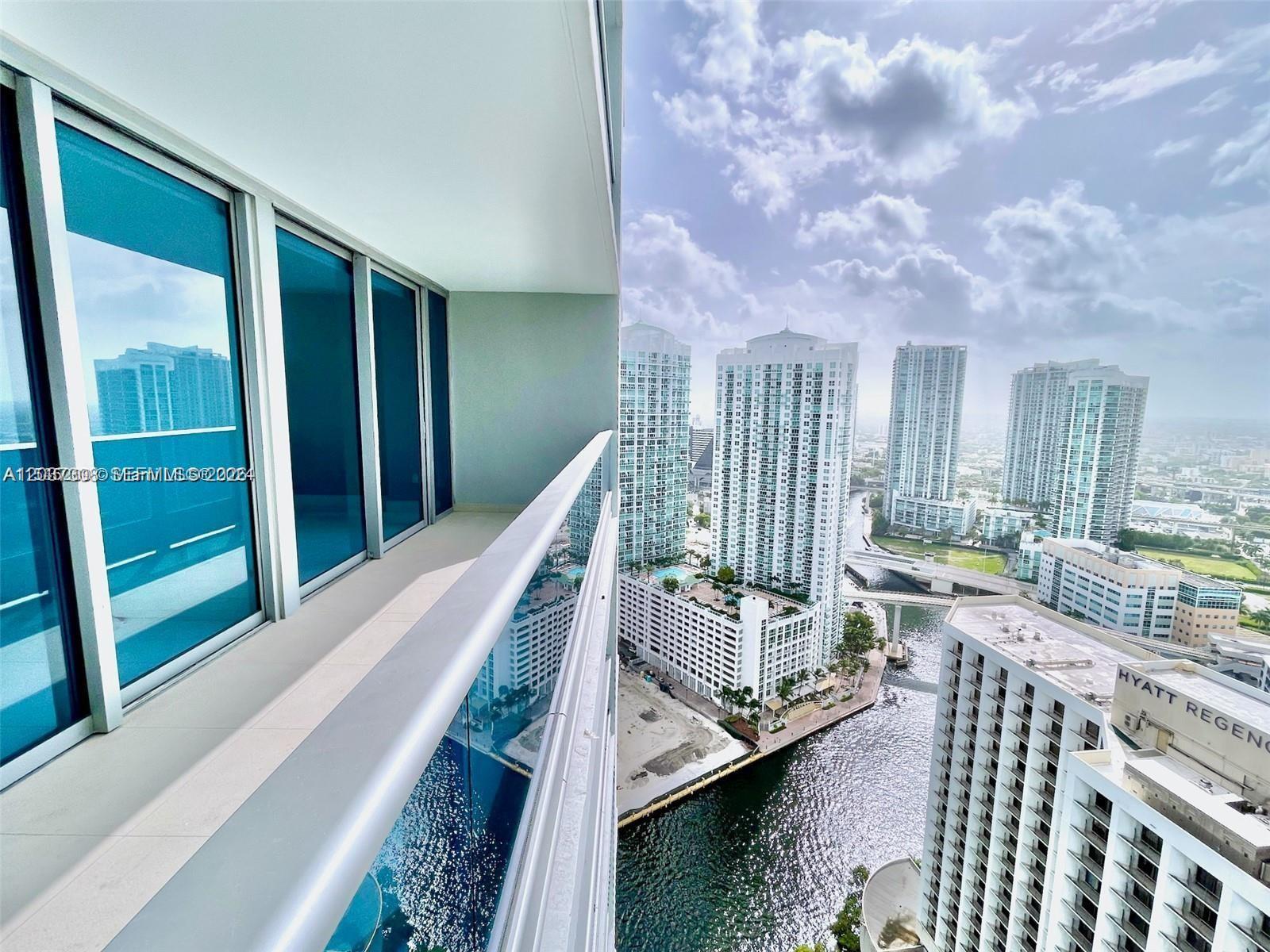 200 Biscayne Boulevar Way # 3110, Miami FL 33131 photo 3