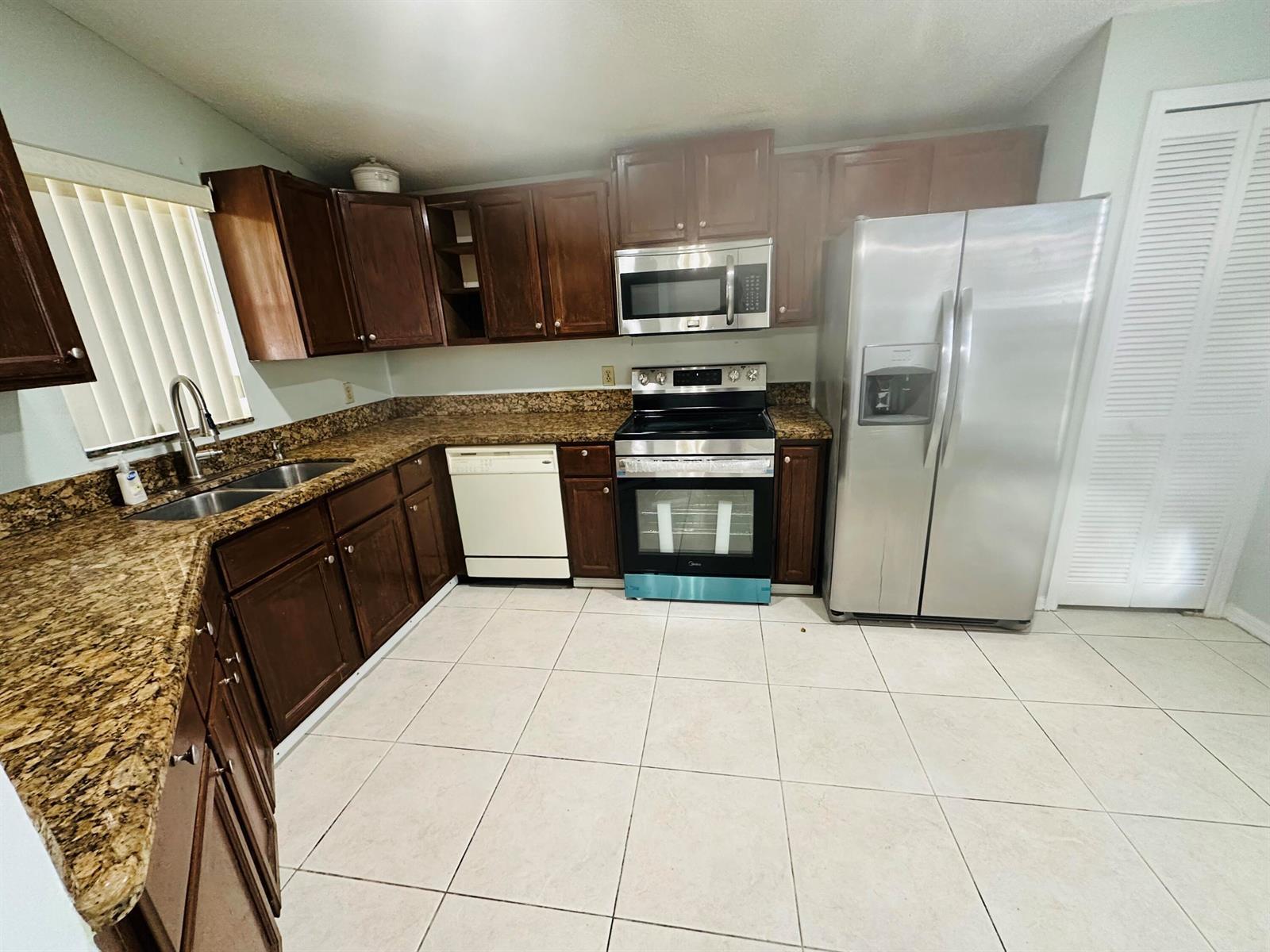 5165 Foxhall Pl, West Palm Beach FL 33417