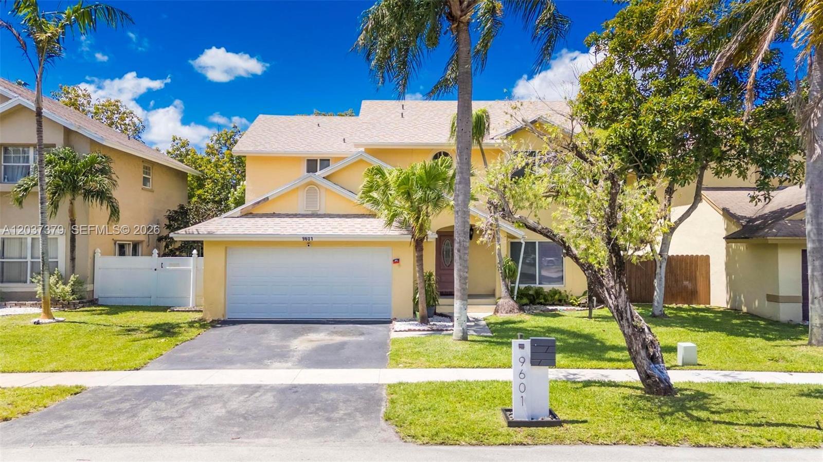 9601 SW 9th Ct, Pembroke Pines FL 33025 photo 2