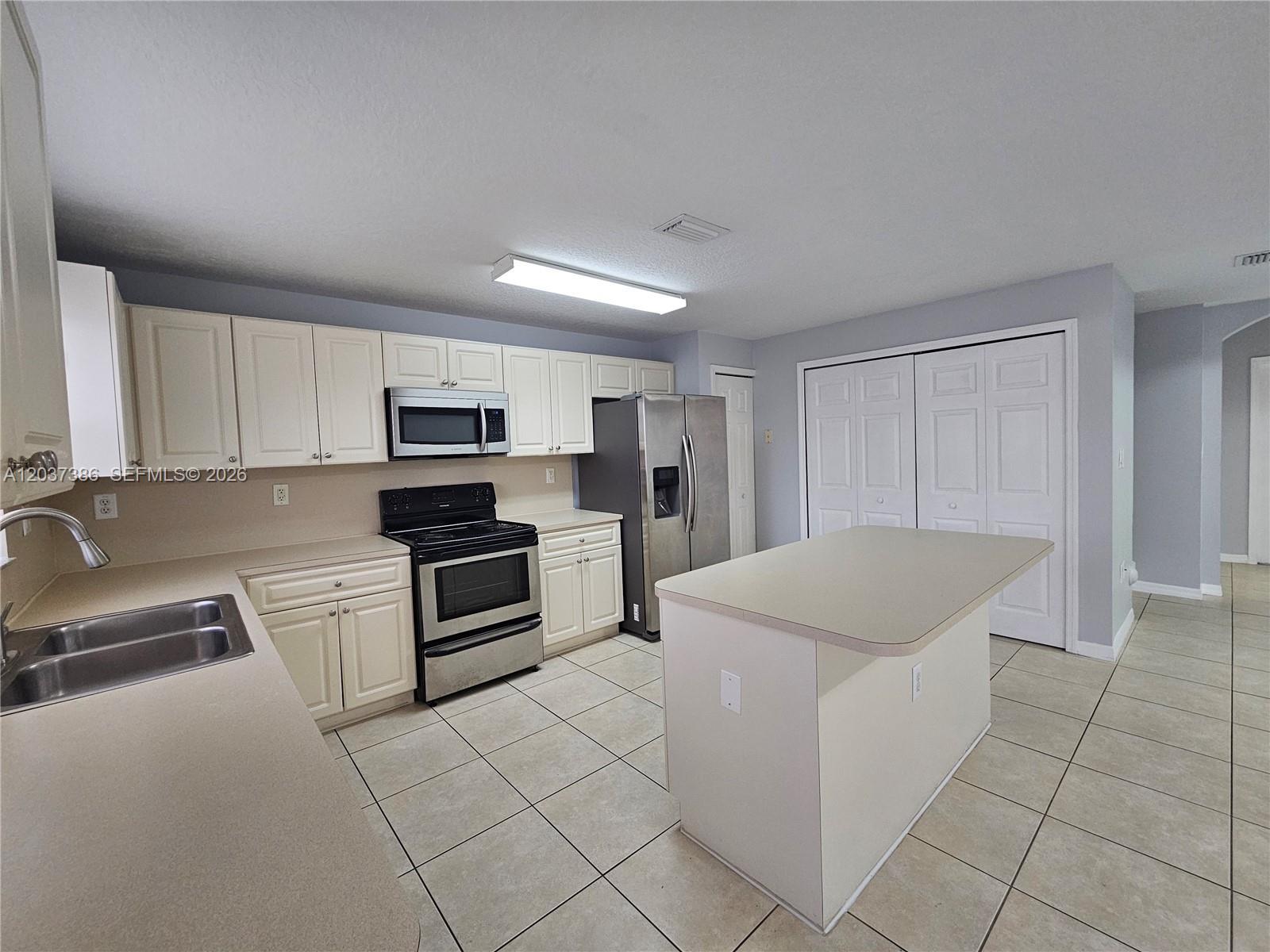 15270 SW 30th Ter, Miami FL 33185 photo 2