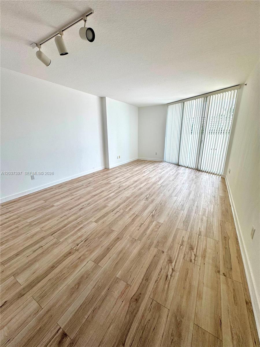 325 S Biscayne Blvd # 1116, Miami FL 33131 photo 3