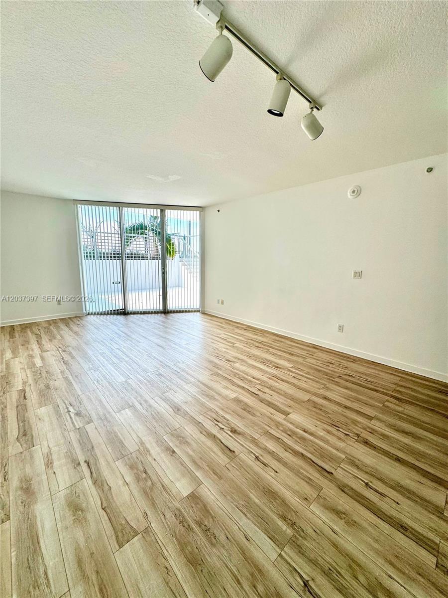 325 S Biscayne Blvd # 1116, Miami FL 33131 photo 5