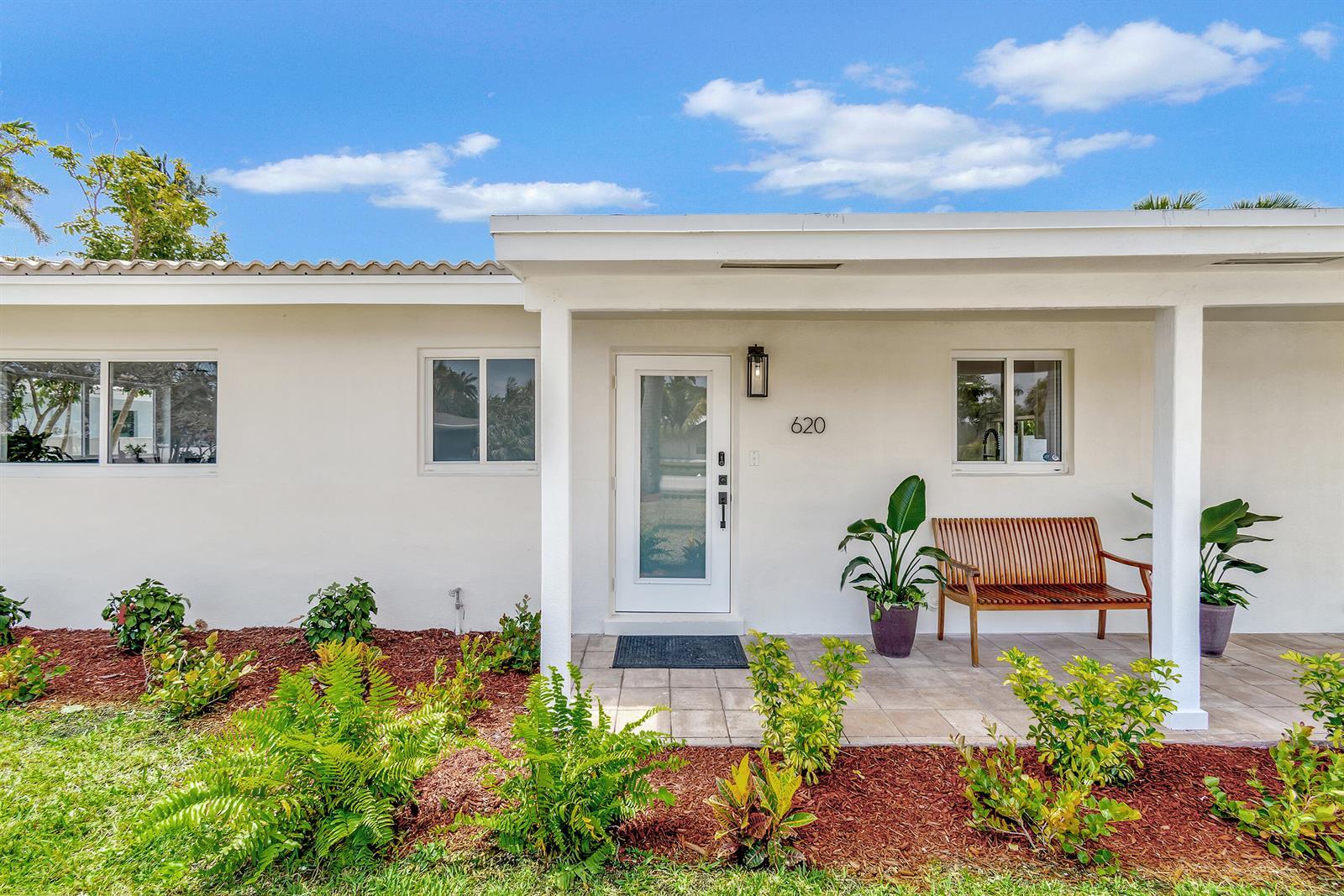 620 Las Palmas Park, Boynton Beach FL 33435 photo 2