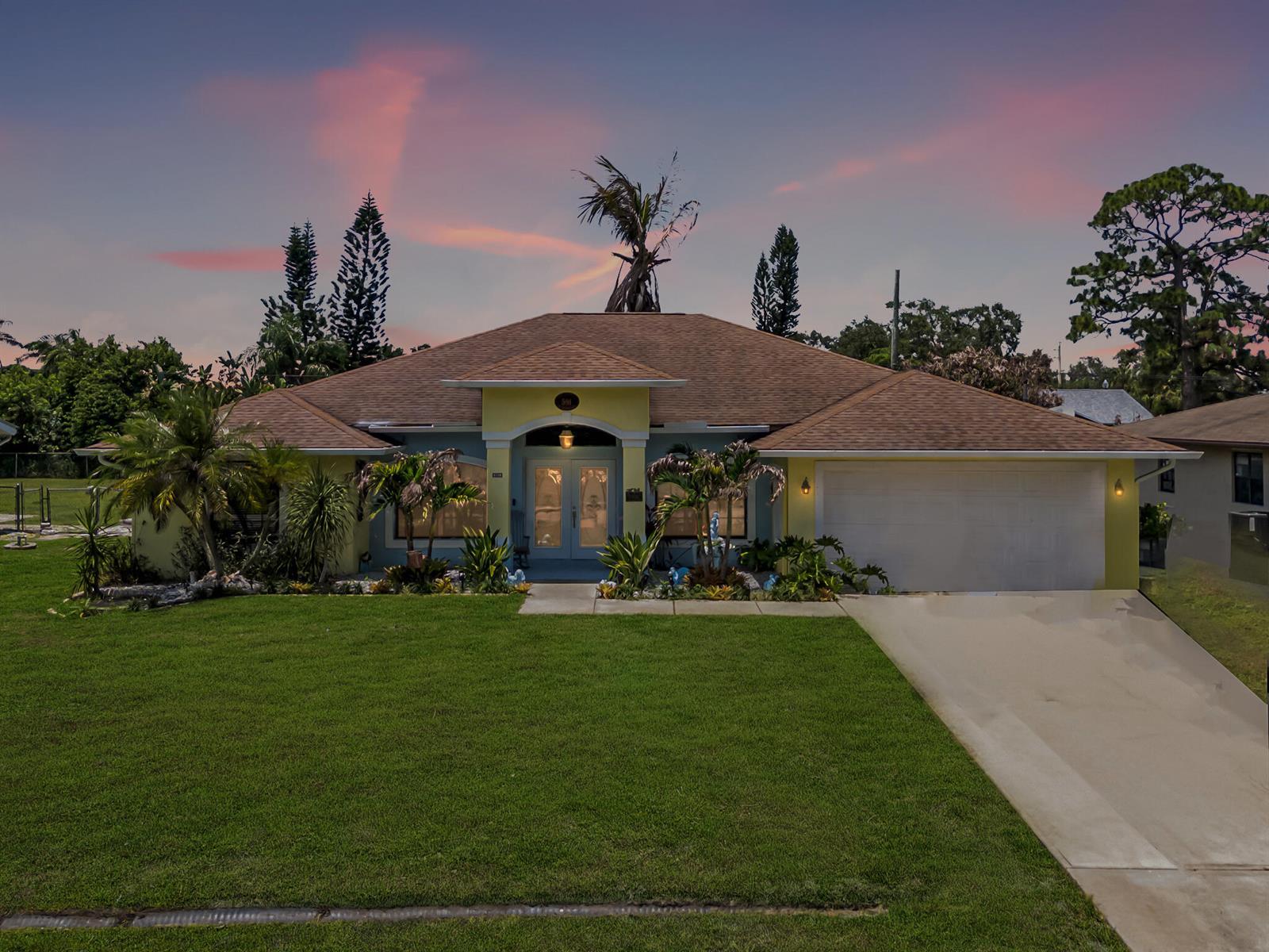 591 SE Chapman Avenue, Port St. Lucie FL 34984