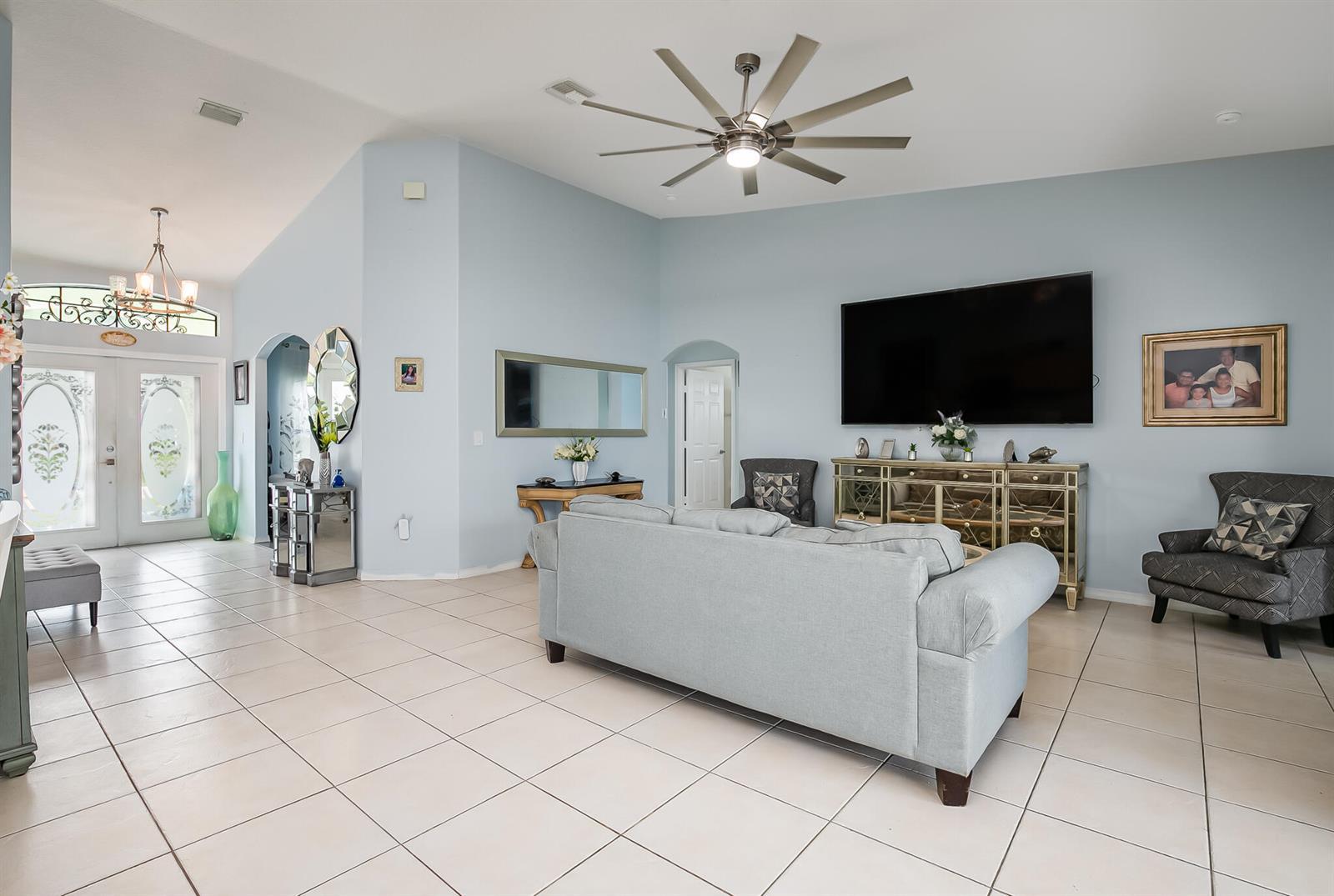 591 SE Chapman Avenue, Port St. Lucie FL 34984 photo 5