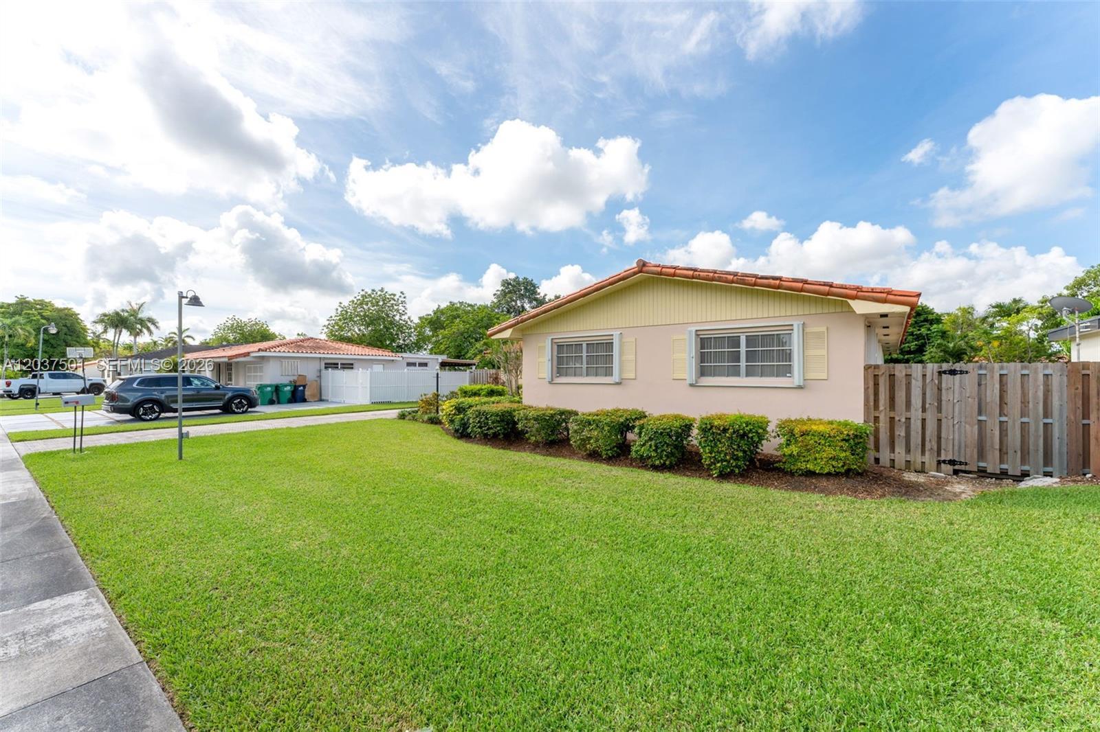 10842 SW 33rd St, Miami FL 33165 photo 4
