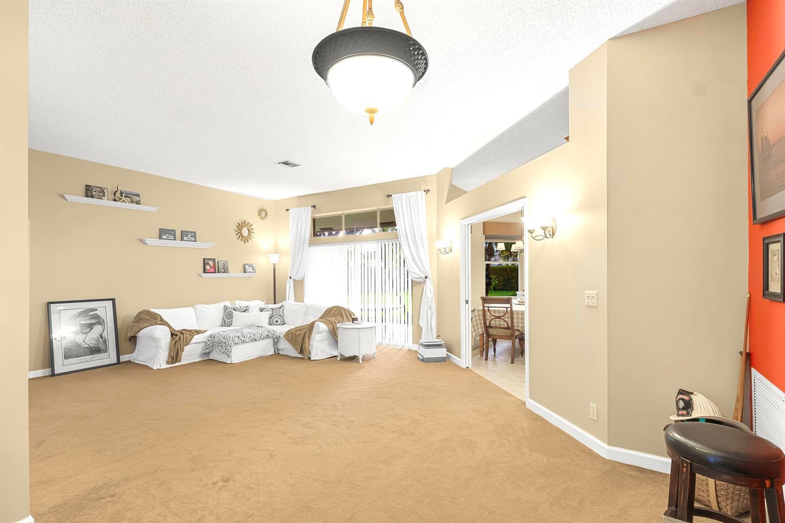 7607 Monclair Court, Lake Worth FL 33467 photo 5