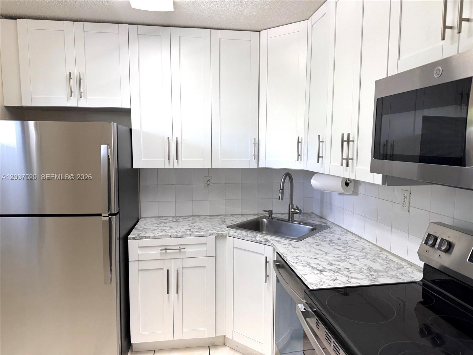 9440 Fontainebleau Blvd # 406, Miami FL 33172 photo 3