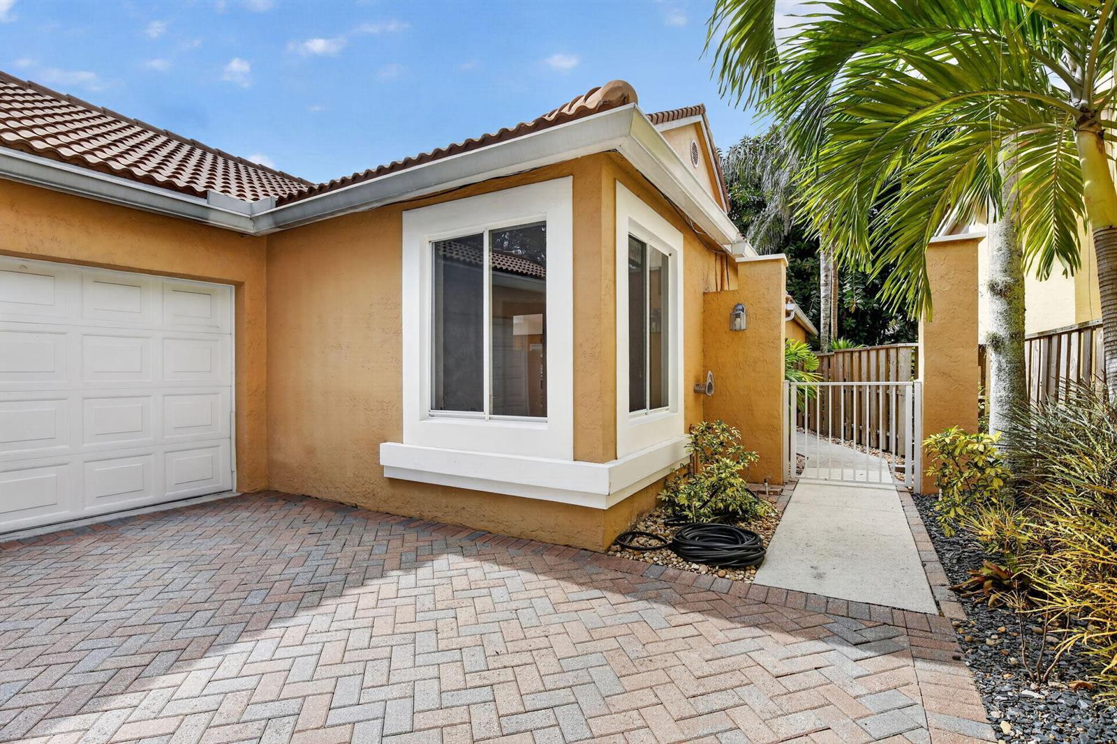 10124 NW 4th Street, Plantation FL 33324 photo 4