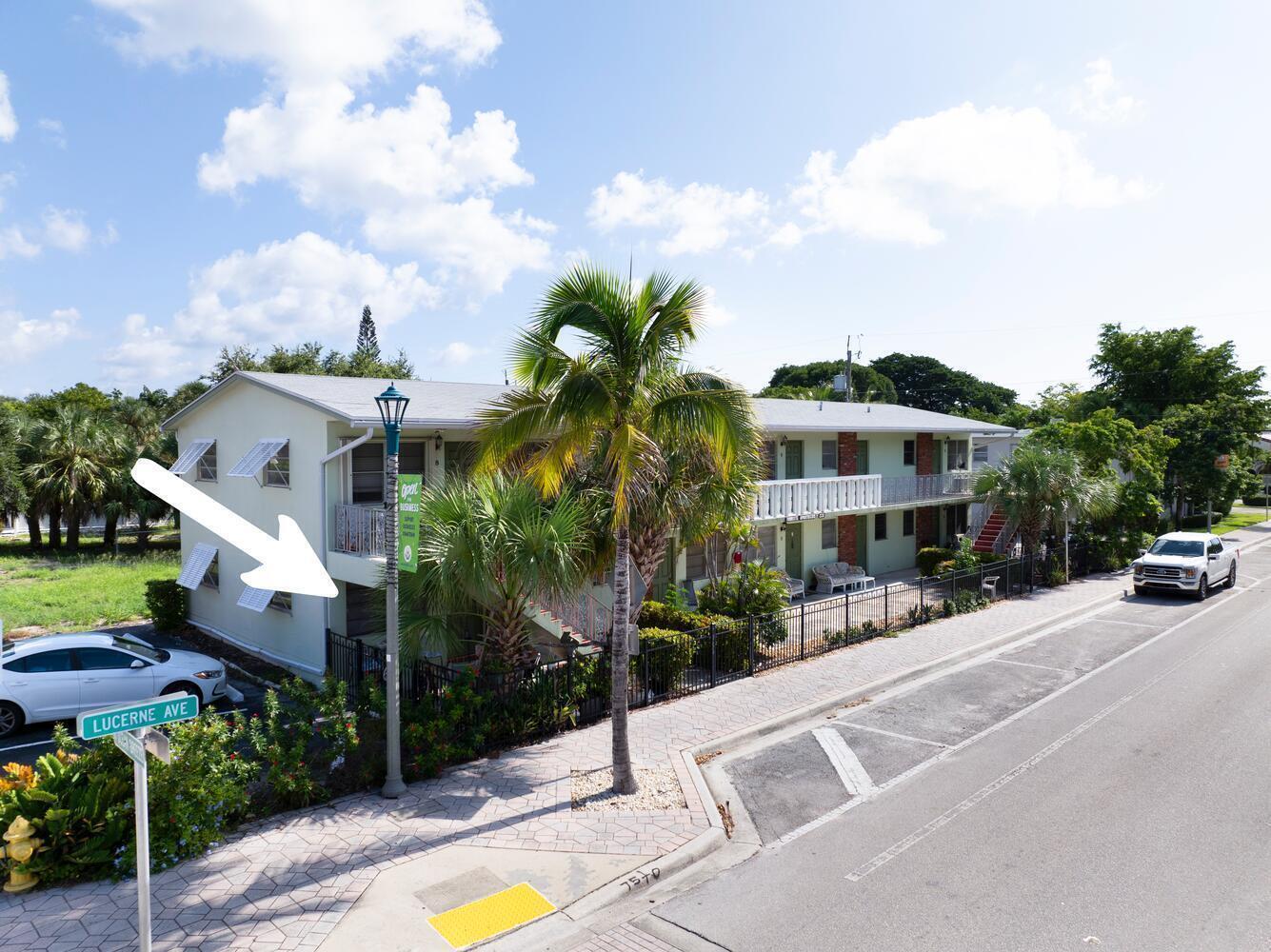 220 Lucerne Avenue # 1, FL 33460 photo 2