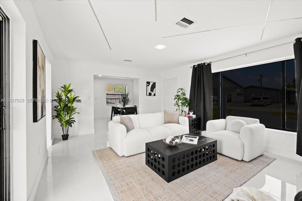 7500 Venetian St, Miramar FL 33023 photo 5