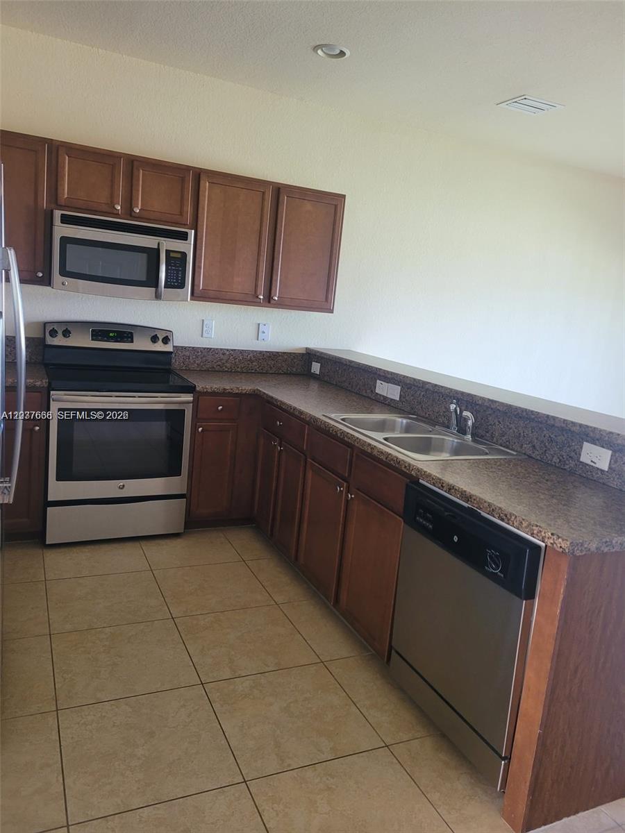 3537 W 89th Pl, Hialeah FL 33018 photo 5