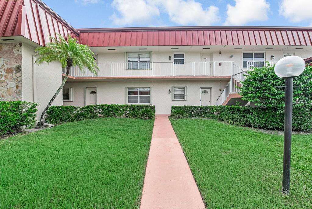 12013 Greenway Circle S # 106, Royal Palm Beach FL 33411 photo 2