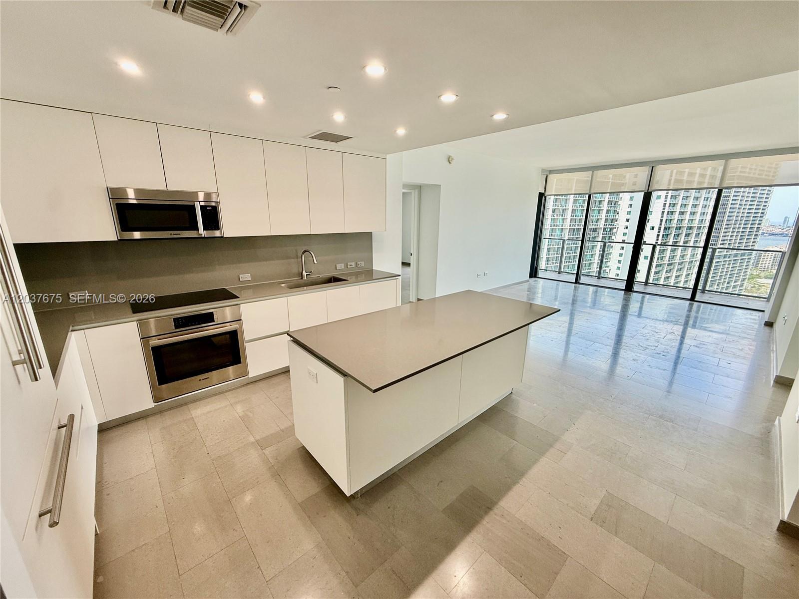 68 SE 6th St # 2707, Miami FL 33131 photo 3