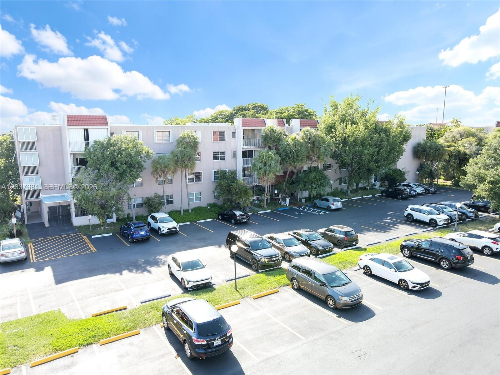8405 NW 8th St # 204, Miami FL 33126
