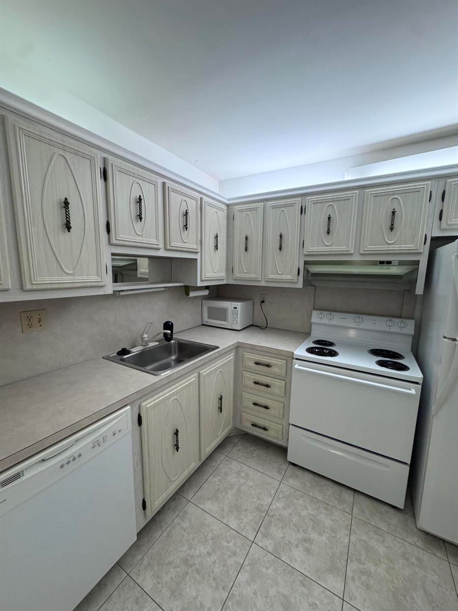 5660 SW 3rd Place # 105, Margate FL 33068